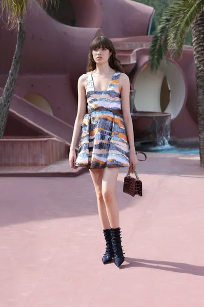 Look 12
